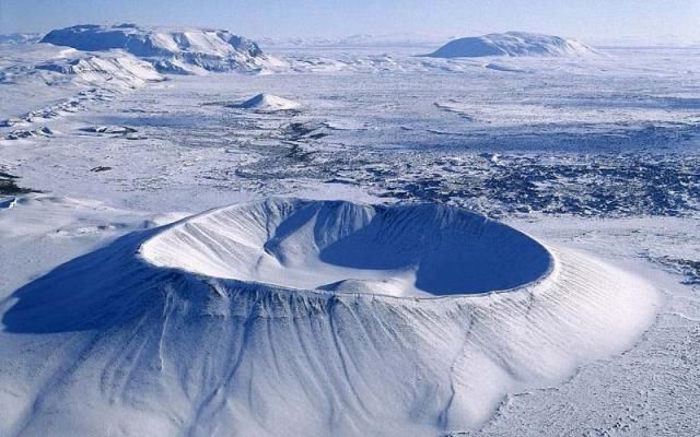 Horft er yfir Hverfjall til norðurs.