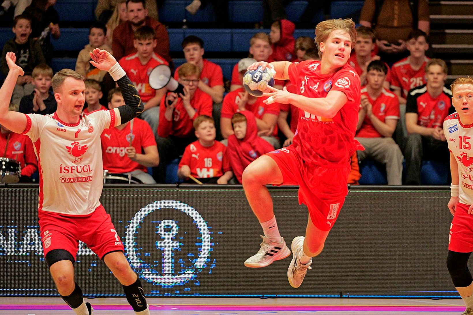 Hafnarfjarðarslagur eftir stórsigur á Ásvöllum