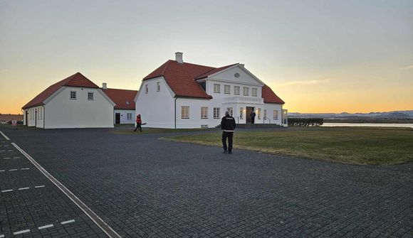 Reiðubúin fyrir komu Bjarna á Bessastaði