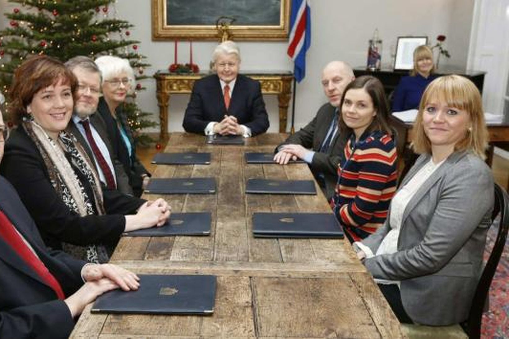 Ríkisstjórnin á fundi með forseta Íslands á gamlársdag 2012.