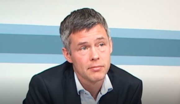 Eiríkur fer fram á bætur