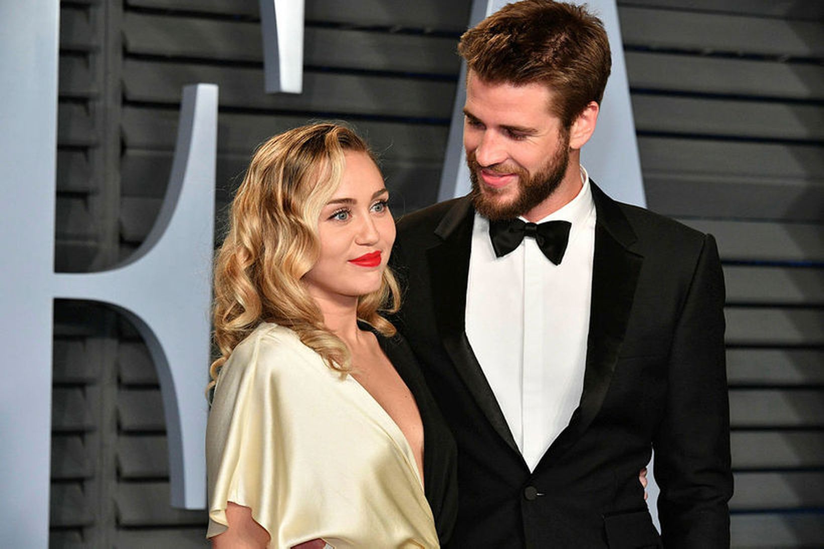 Miley Cyrus og Liam Hemsworth eru að skilja.