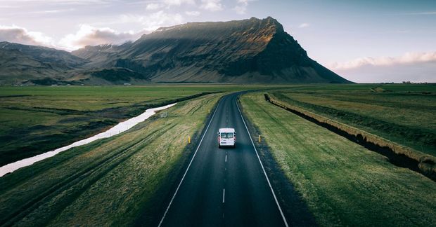 Mikil fegurð blasir við undir Eyjafjöllunum þegar keyrt er um hringveginn.