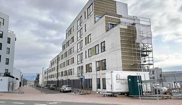 Boðar hert eftirlit með byggingum