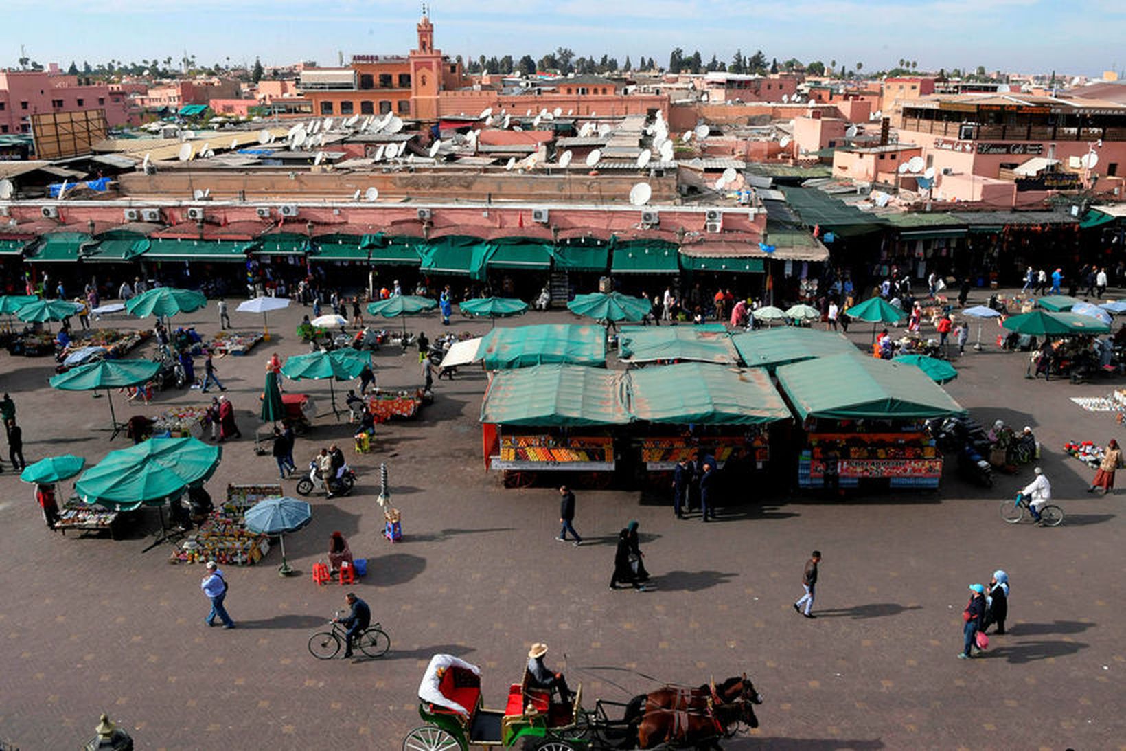 Markaðstorg í borginni Marrakesh í Marokkó.