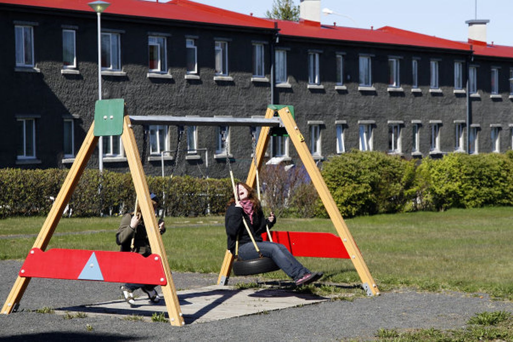 Íbúar verkamannabústaðanna nota garðana enn mikið í dag þótt barnafjöldinn …