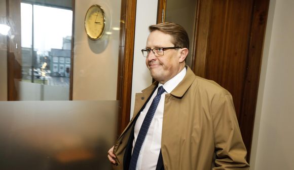 Meirihlutinn leggur til staðfestingu kjörbréfa