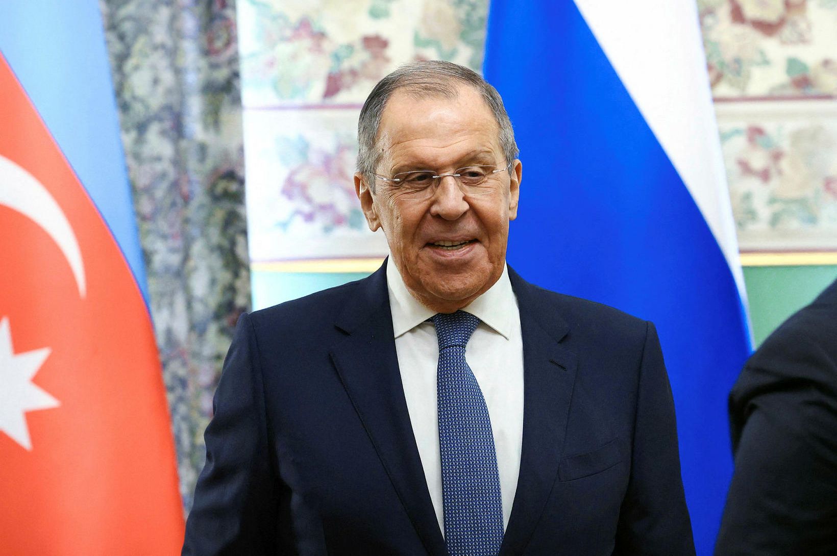 Lavrov fundar með sendifulltrúa Kínverja 