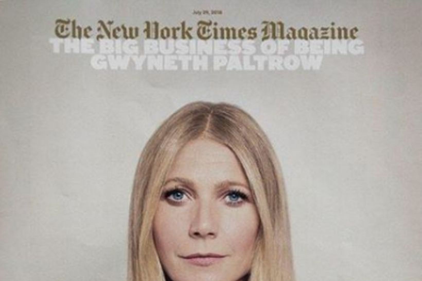 Gwyneth Paltrow framan á tímariti New York Times.