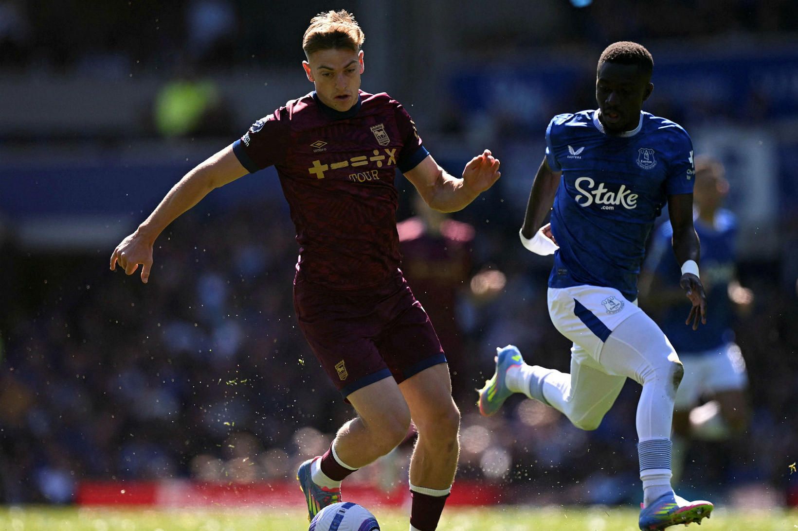 Enski sóknarmaðurinn Liam Delap er kominn til Chelsea frá Ipswich …