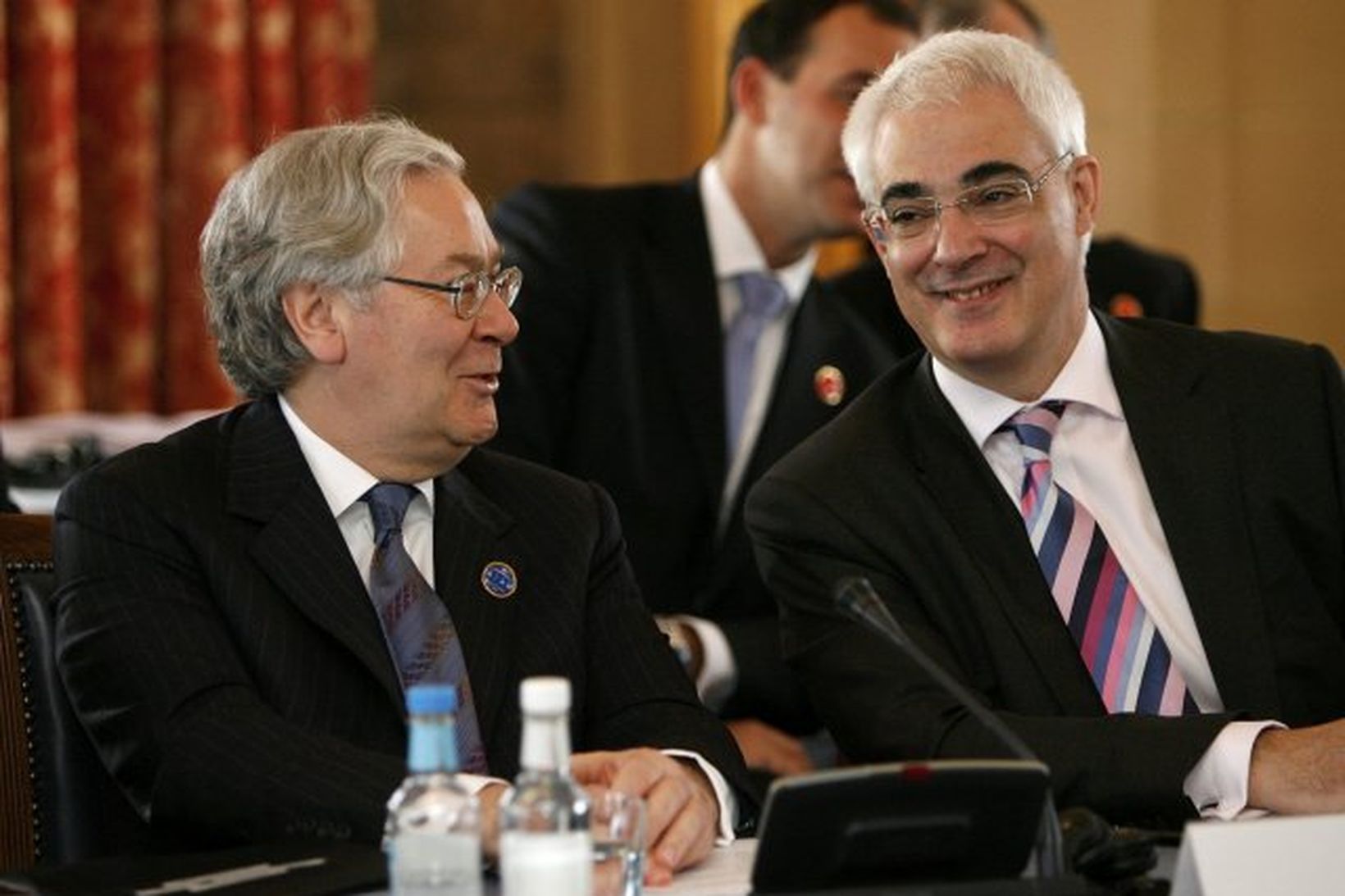 Alistair Darling (t.h.), fjármálaráðherra Bretlands og Mervyn King seðlabankastjóri við …