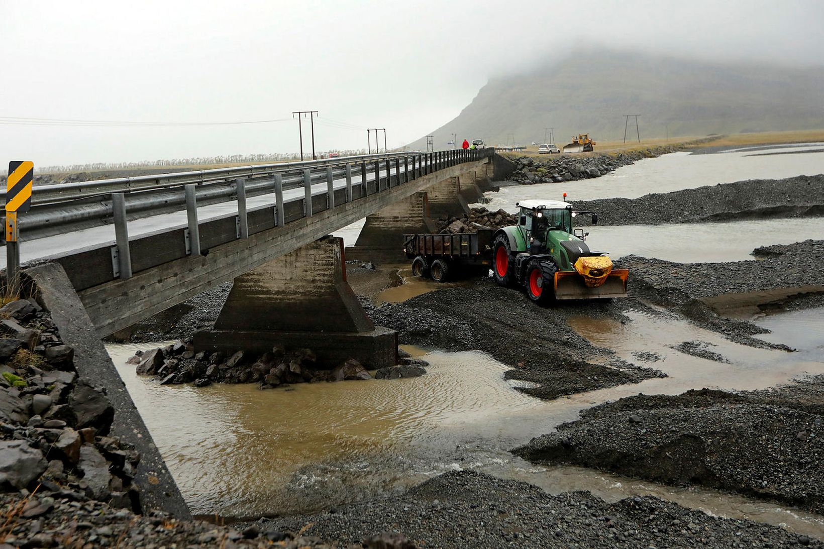 Brúin yfir Steinavötn skemmdist haustið 2017 þegar grófst undan einum …