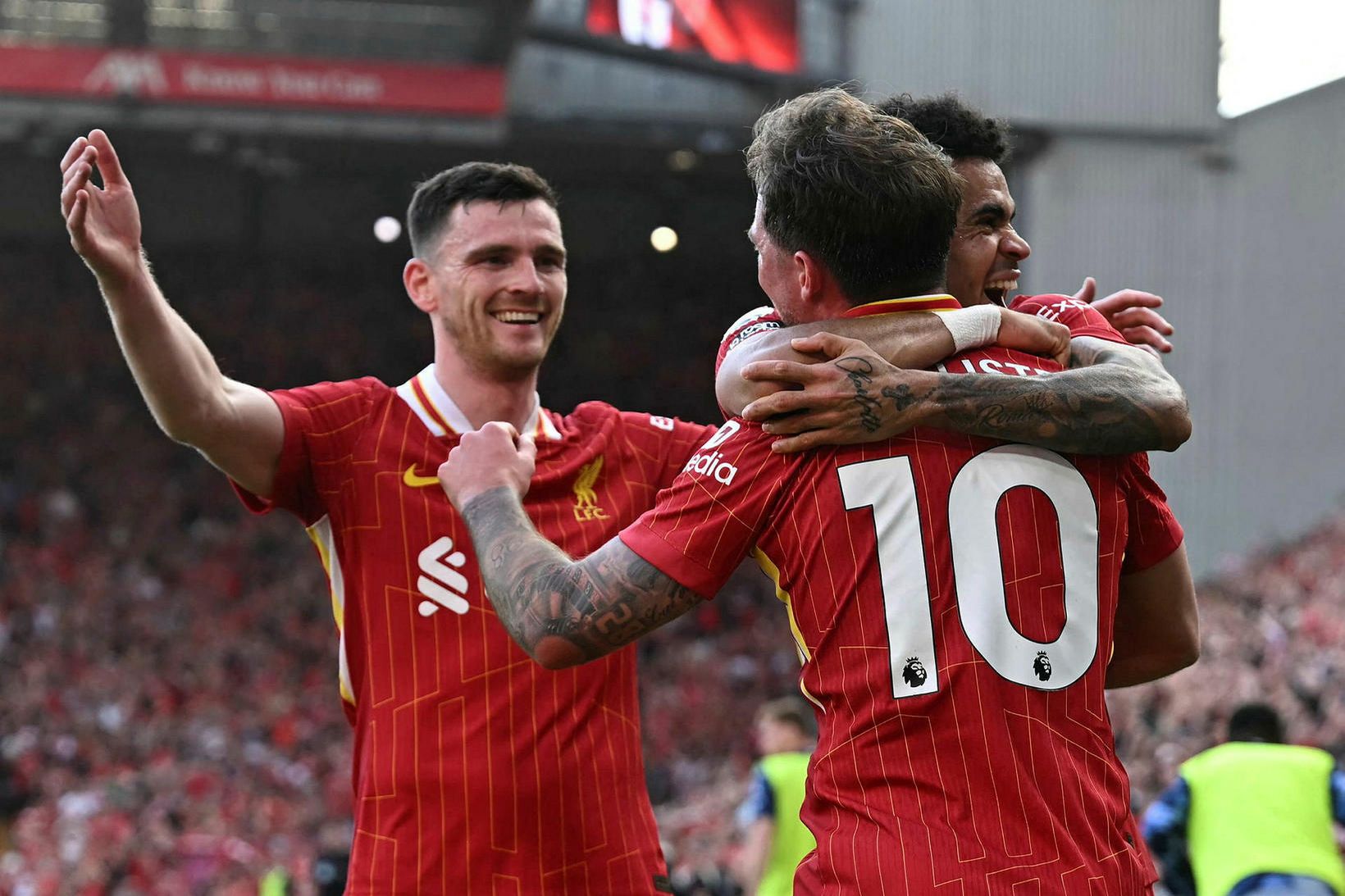 Andy Robertson er á sínum stað í skoska hópnum.