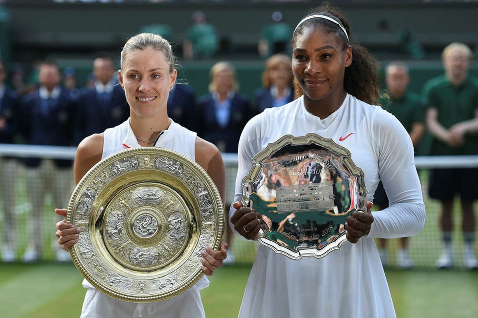 Angelique Kerber og Serena Williams eftir leikinn.