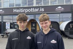 Bræðurnir Kjartan, 16 ára, og Kári, 14 ára, eru markaðsstjórar Heitirpottar.is.