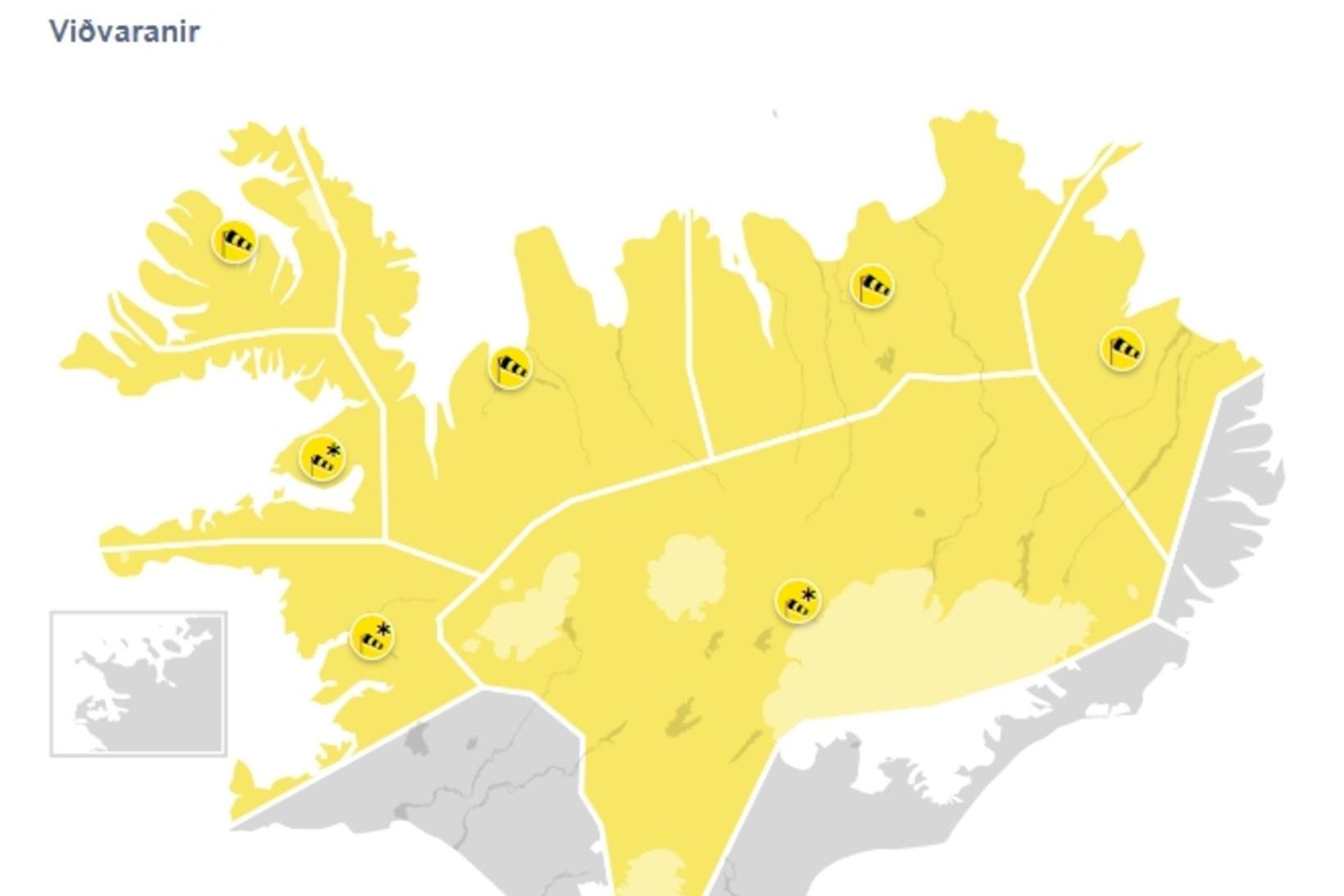 Gular viðvaranir eru víða um land.