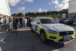 Lögreglubíll fyrir utan Laugardalshöll um helgina.