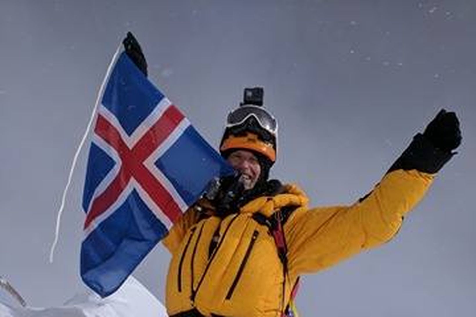 John Snorri Sigurjónsson á toppi Lhotse.