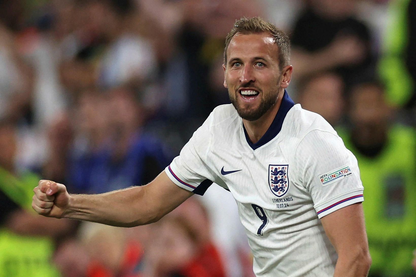 Harry Kane er einn sex leikmanna með þrjú mörk á …