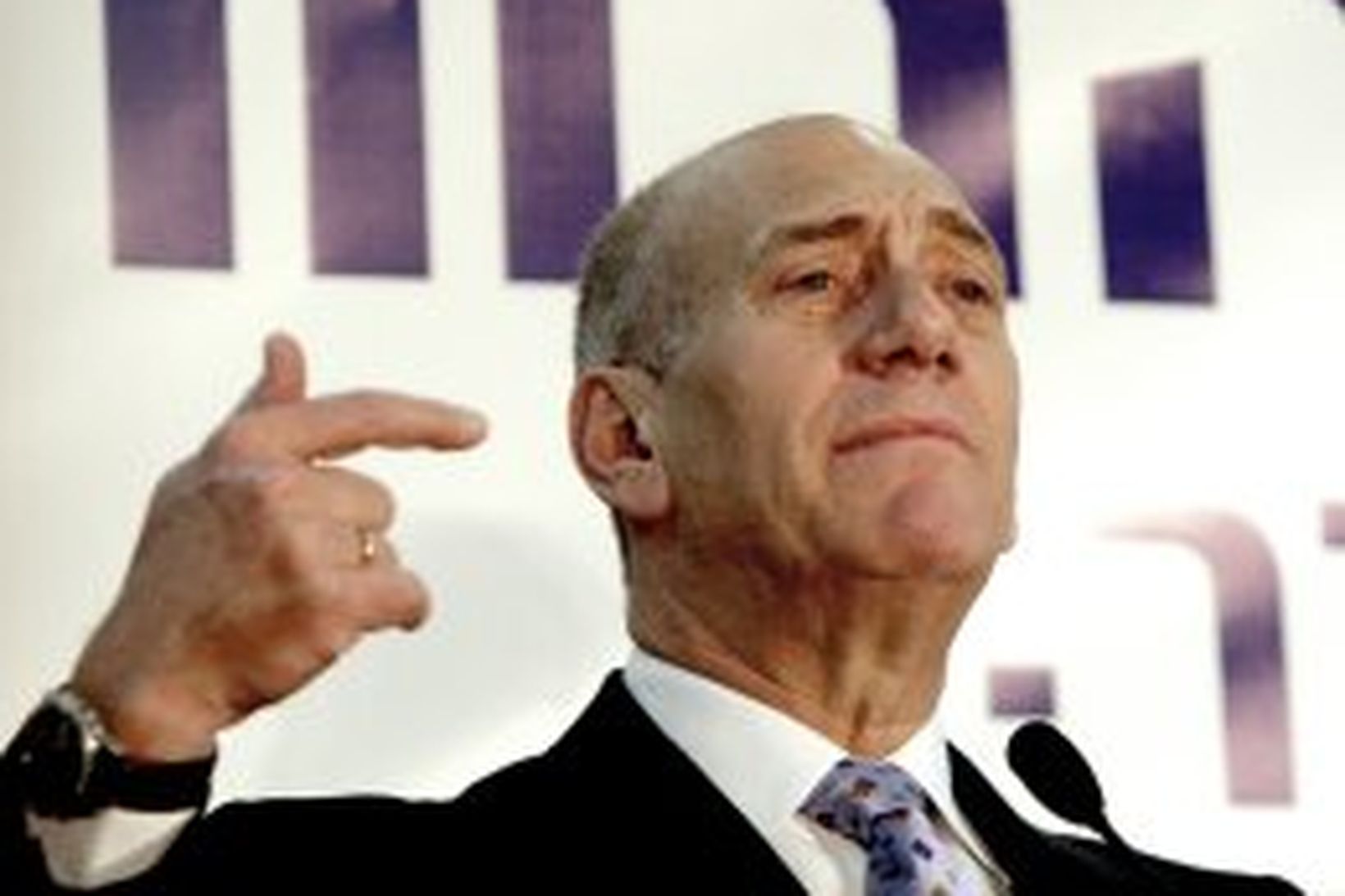 Ehud Olmert er sakaður um spillingu.