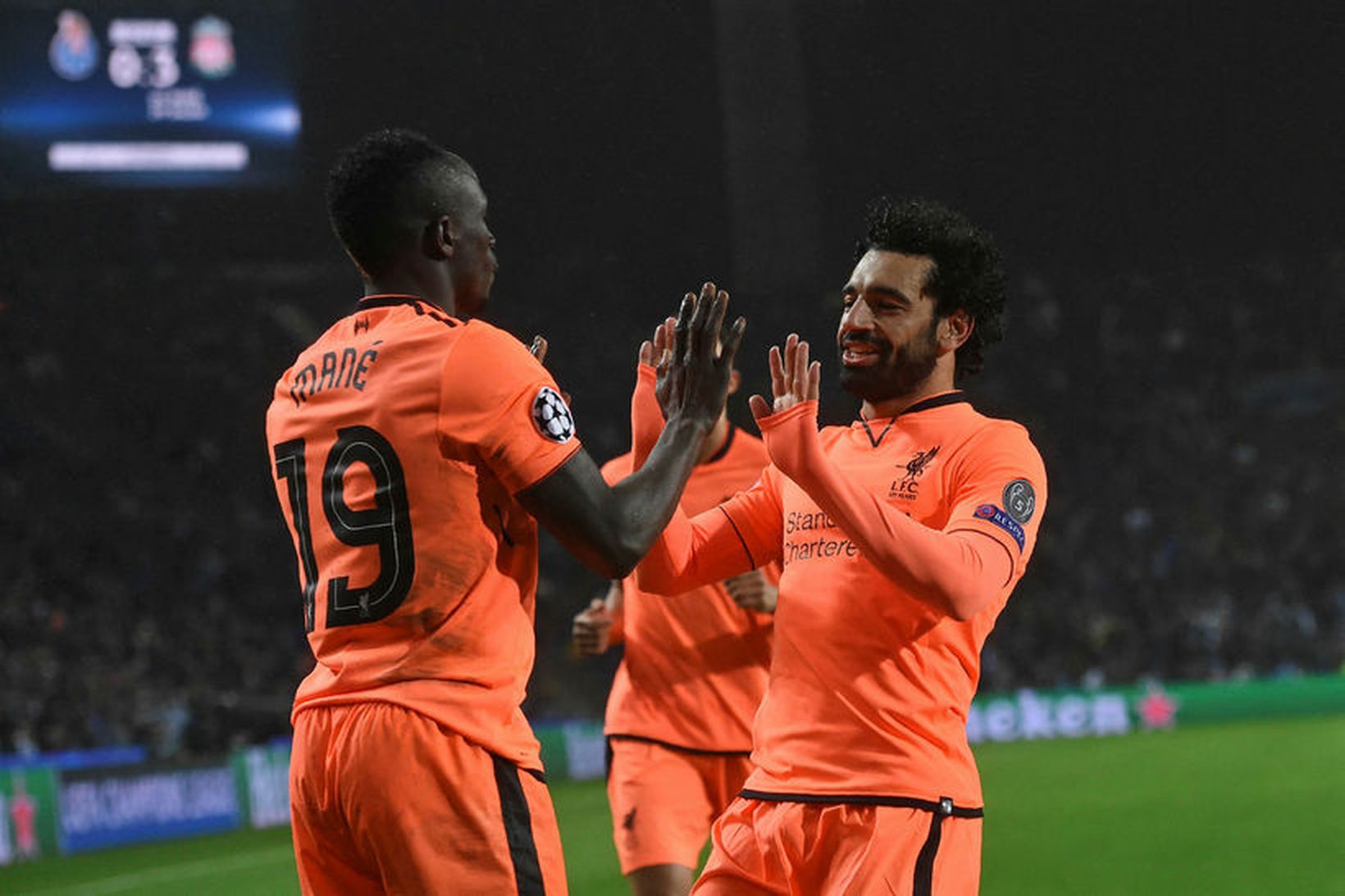 Sadio Mané og Mohamed Salah fagna einu af mörgum mörkum …