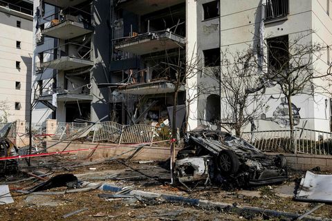Hér má sjá skemmdir eftir árásir Írans á Ísrael.