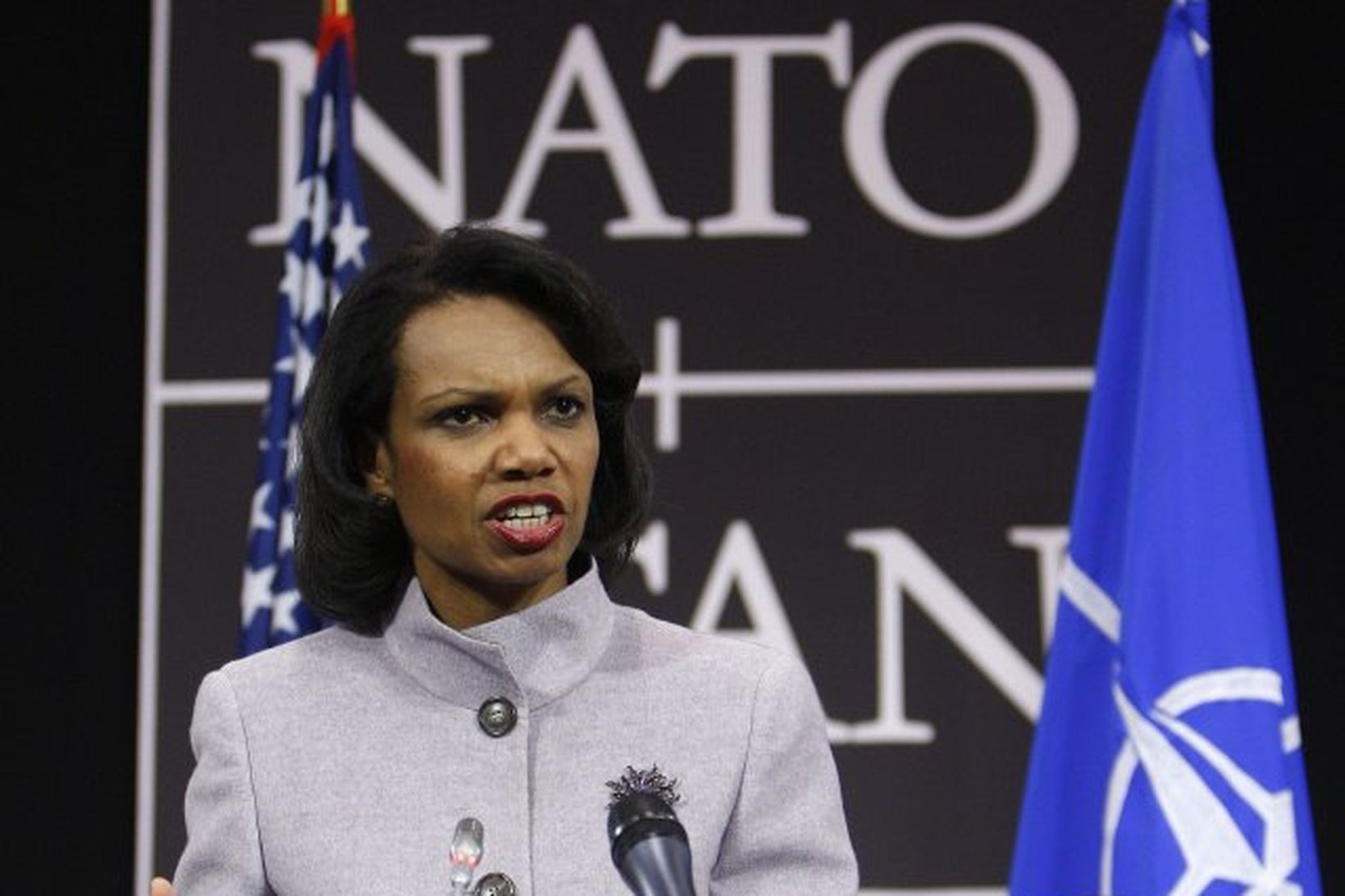 Condoleezza Rice, utanríkisráðherra Bandaríkjanna hefur beðist afsökunar á málinu.