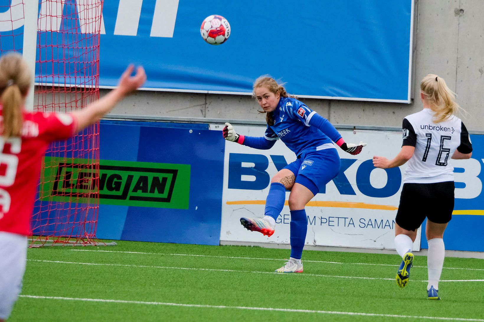 Fanney Inga Birkisdóttir er í U-19 landsliðshópnum sem tryggði sér …