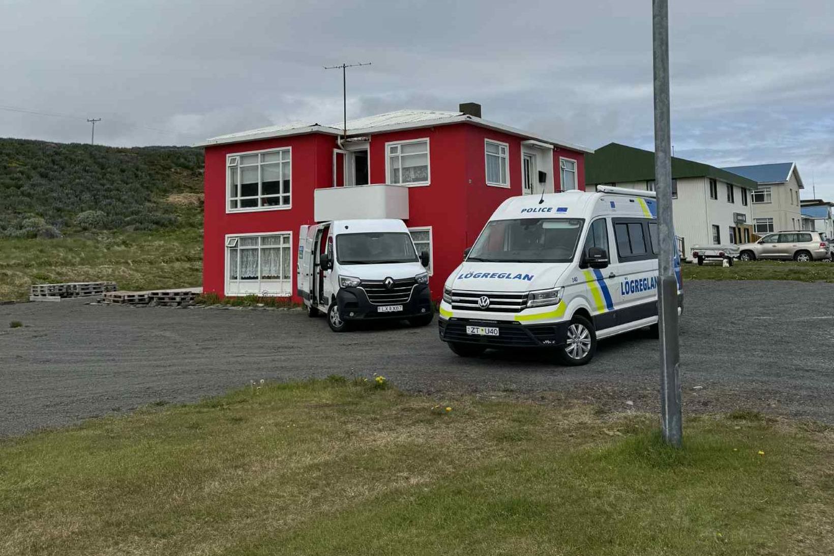 „Það var mikill hasar hér. Fjöldinn allur af lögreglubílum og …