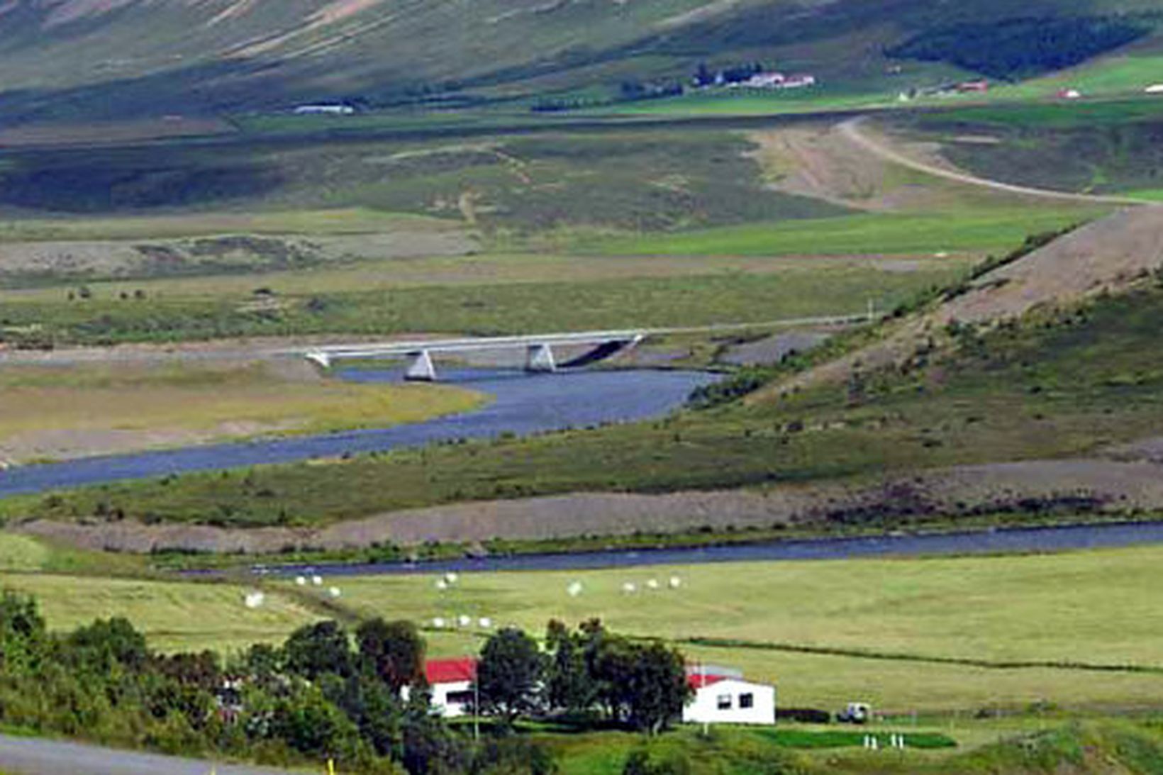 Austan Vaðlaheiðar opnast göngin út í Fnjóskadal.