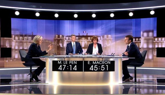 Macron hótar málaferlum 