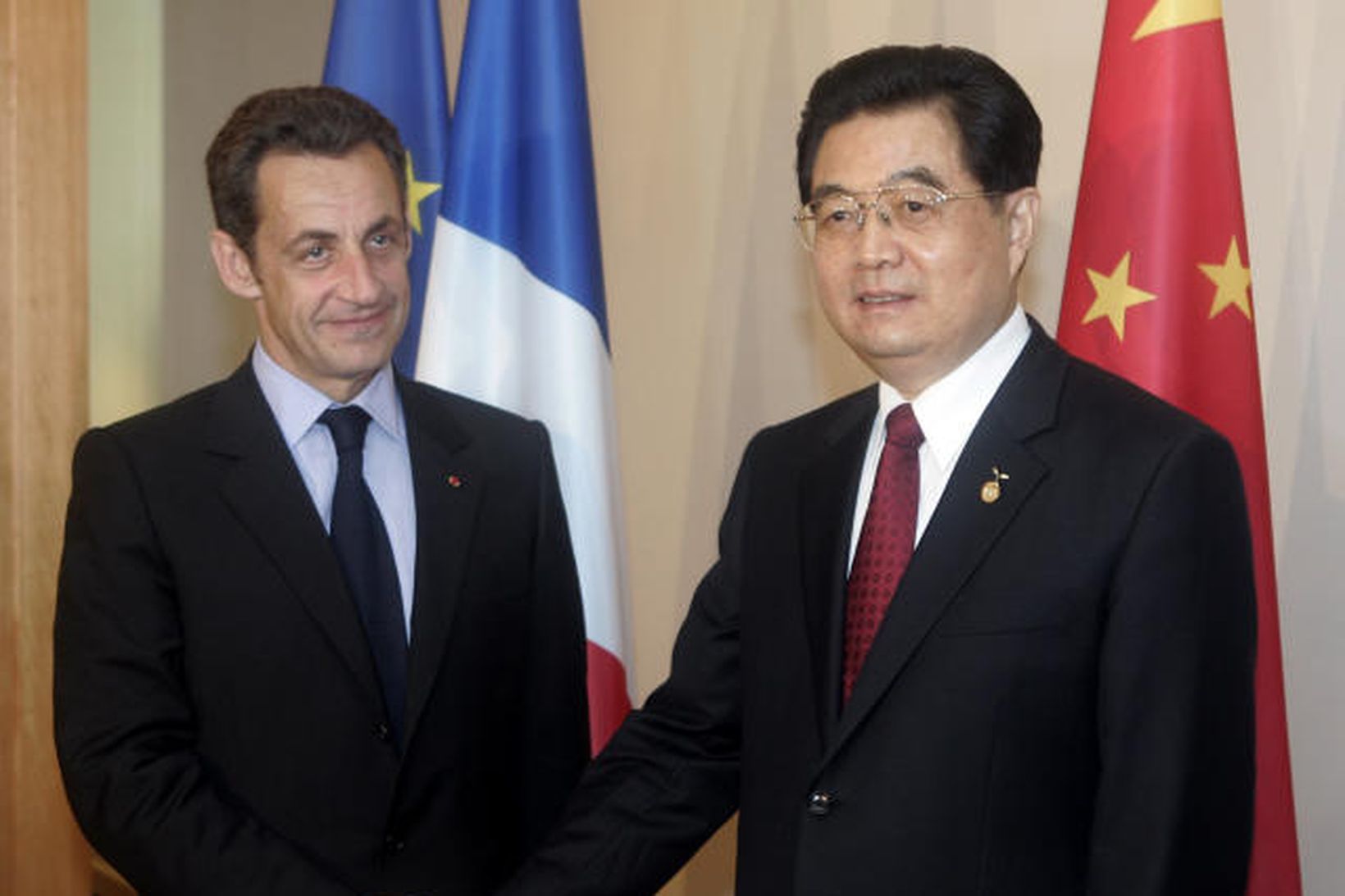 Nicolas Sarkozy Frakklandsfoseti með Hu Jintao forseta Kína eftir fund …