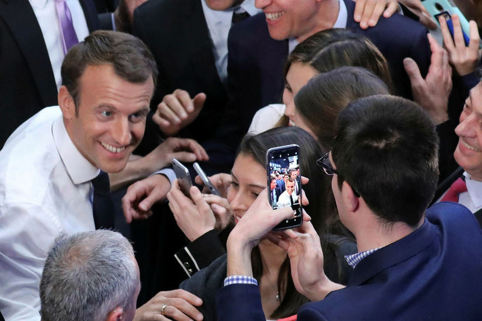 Emmanuel Macron Frakklandsforseta var vel tekið af nemendum í Georges …