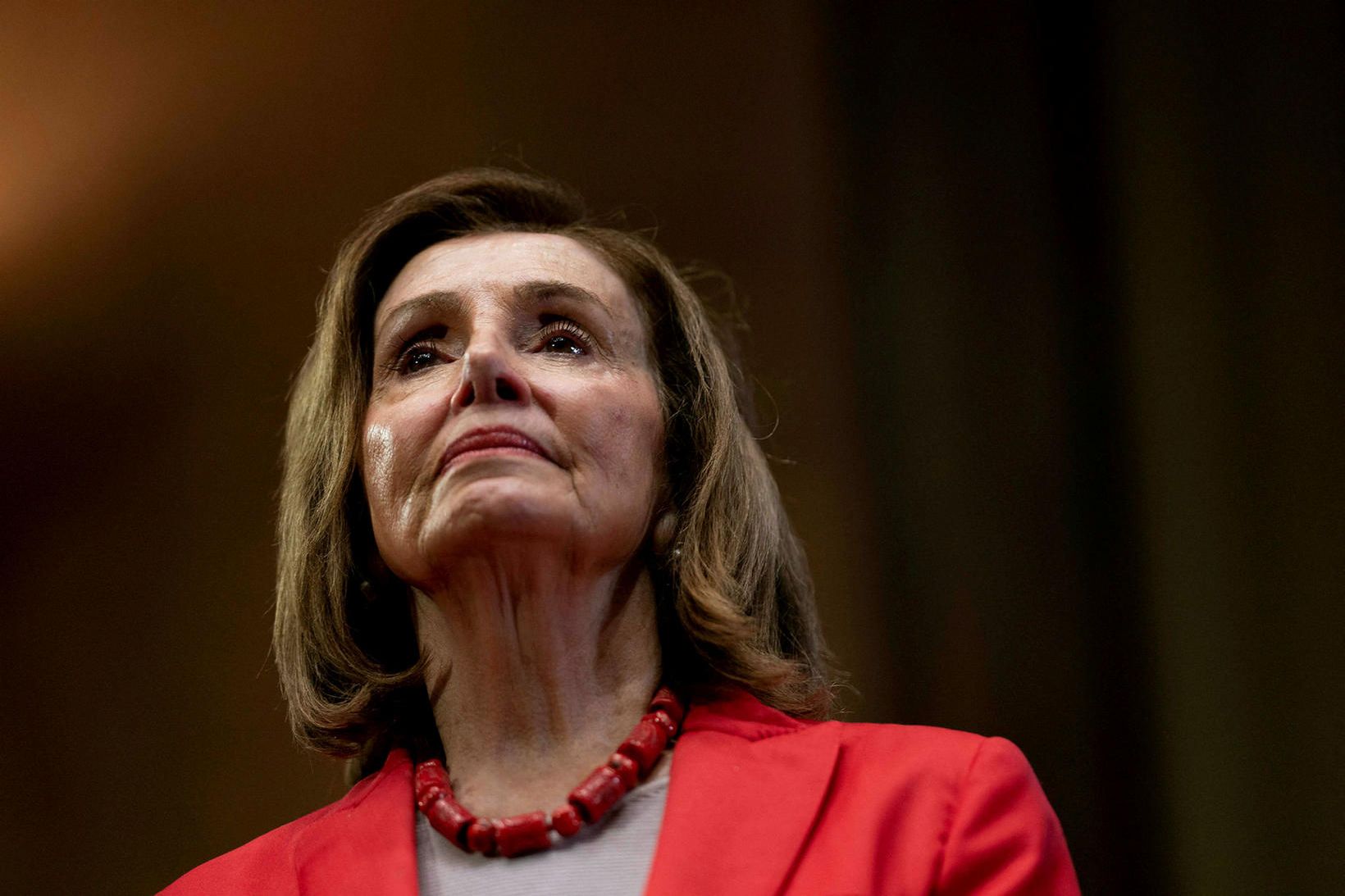 Nancy Pelosi, fyrrverandi þingforseti Demókrataflokksins, segir ákvörðunina vera Bidens að …