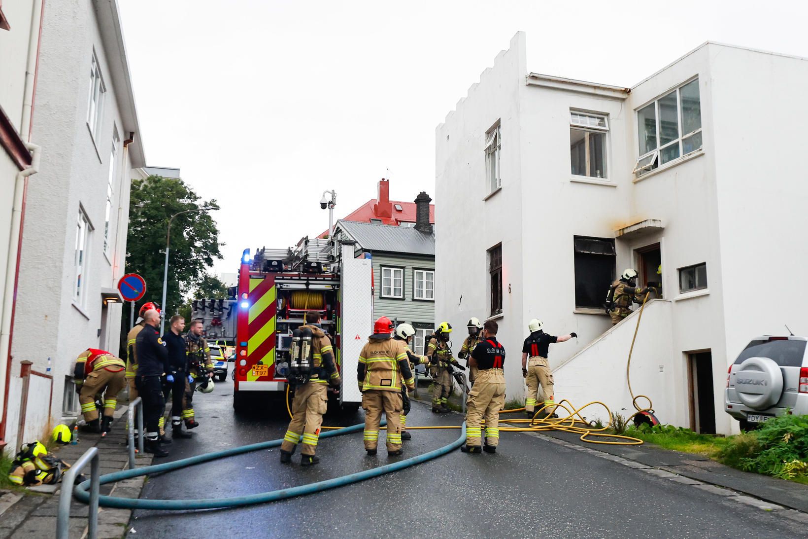 Frá aðgerðum slökkviliðs á vettvangi.