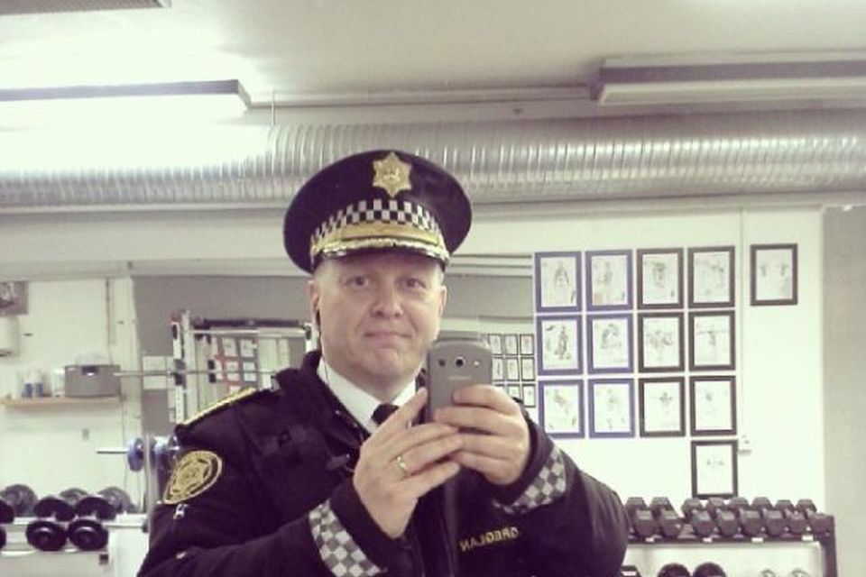 Former Chief of police Stefán Eiríksson taking a selfie at the gym.