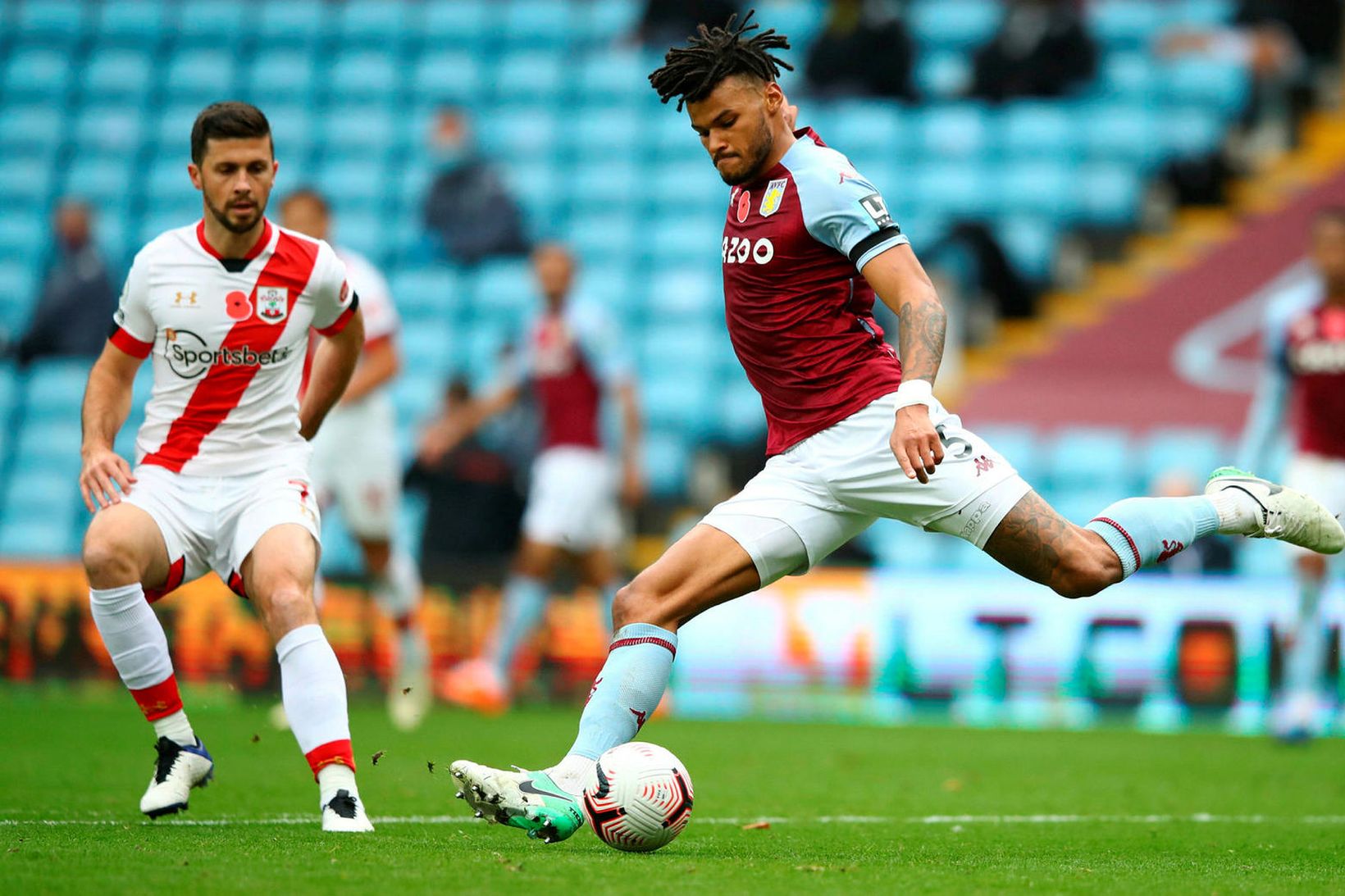 Tyrone Mings í leik með Aston Villa.