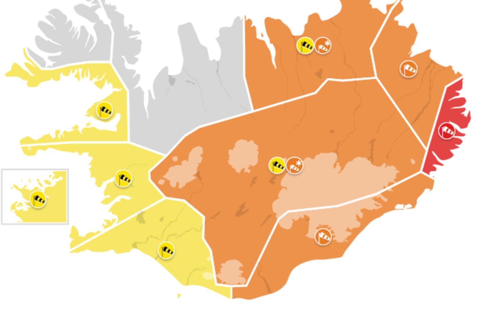 Aftakaveður veður á austurhelmingi landsins í dag.