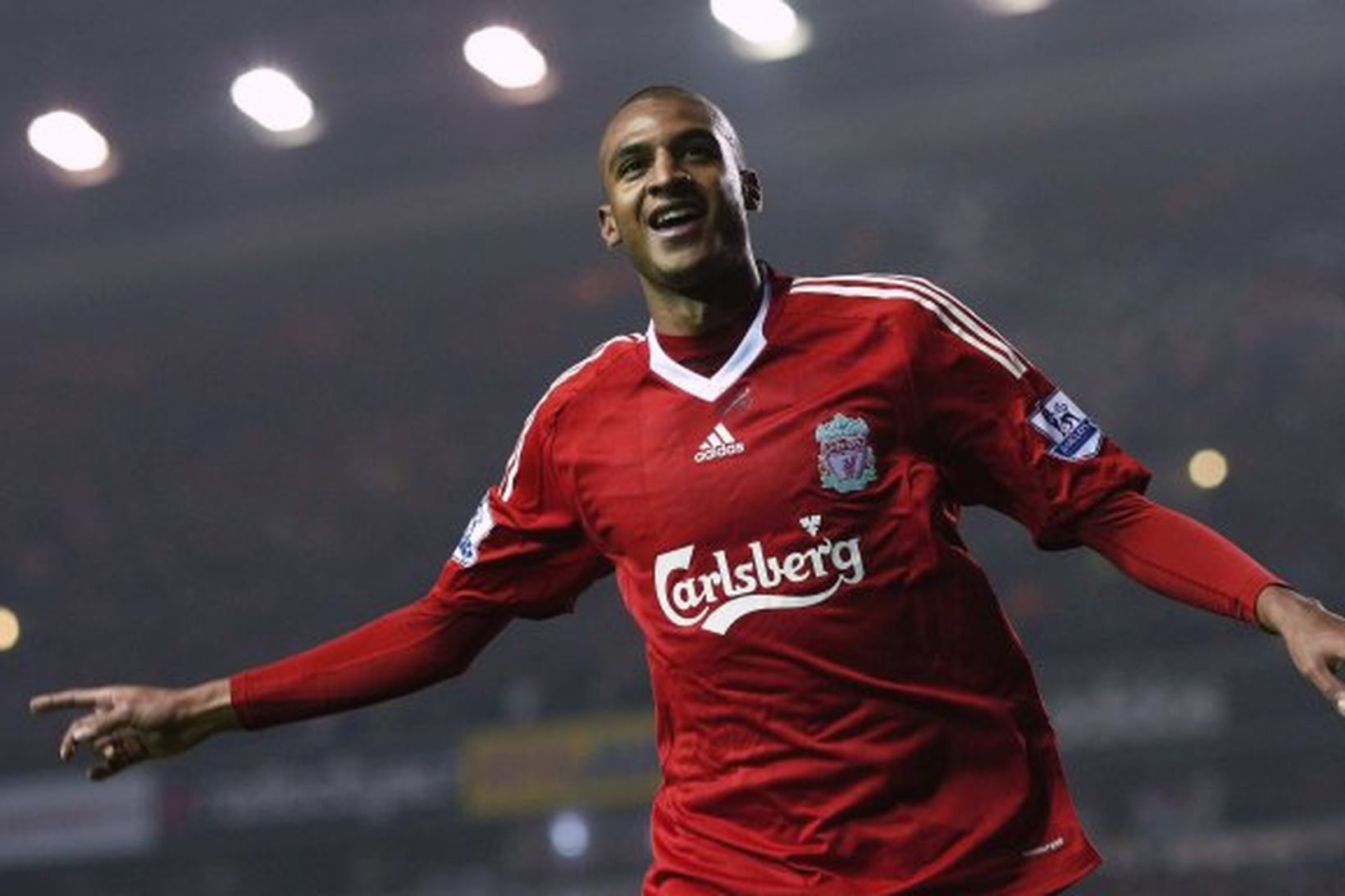 David Ngog fagnar eftir að hafa komið Liverpool yfir og …