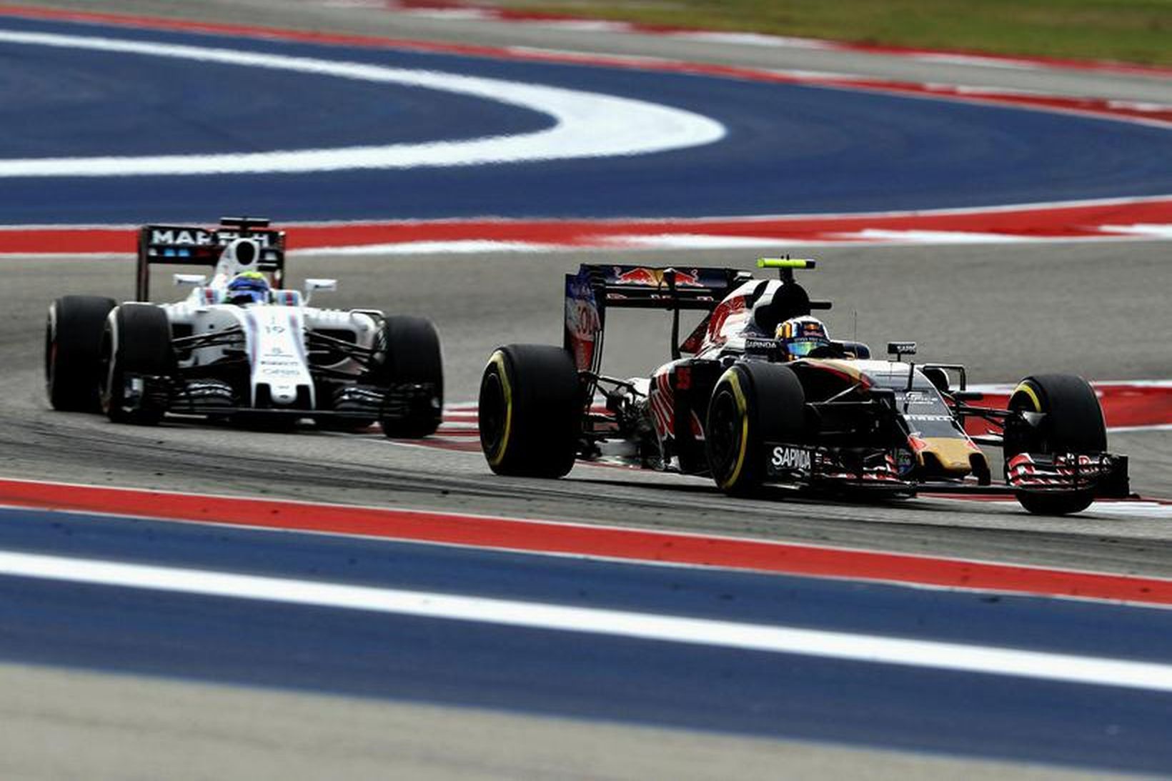 Carlos Sainz verst Felipe Massa í Austin.