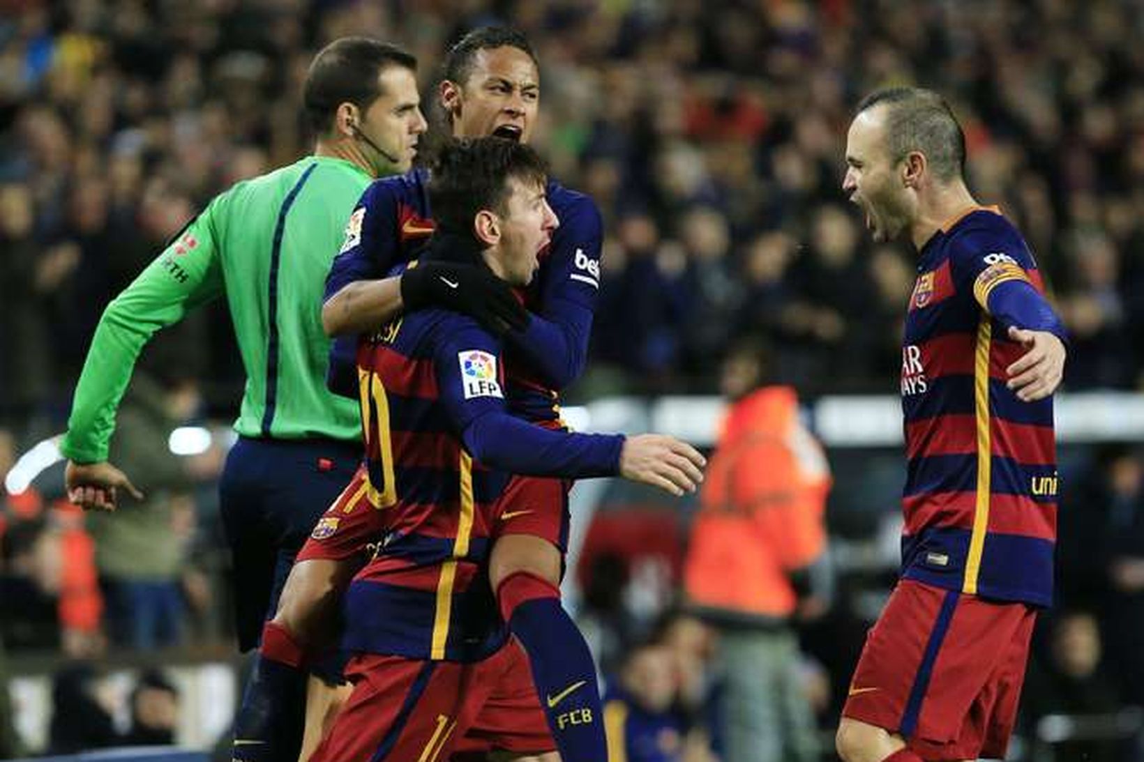 Lionel Messi, Neymar og Andres Iniesta, leikmenn Barcelona, eru allir …