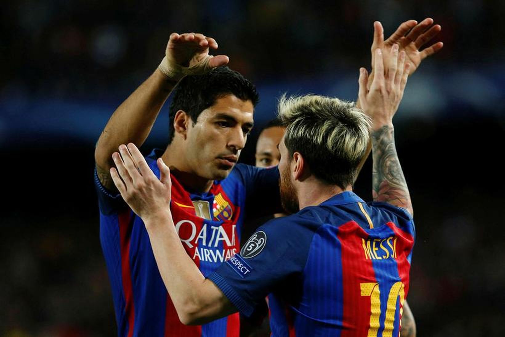 Lionel Messi og Luis Suárez fagna marki Barcelona gegn Manchester …