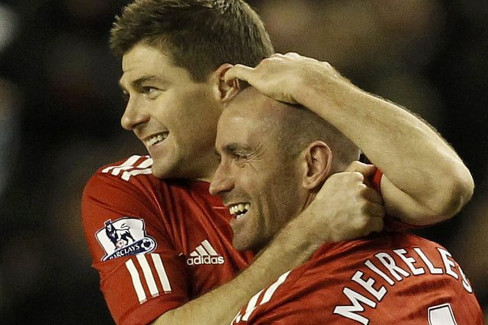 Steven Gerrard og Raul Meireles leikmenn Liverpool.