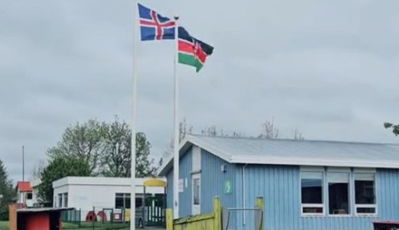 Myndskeið af íslenskum og kenískum fána vekur athygli