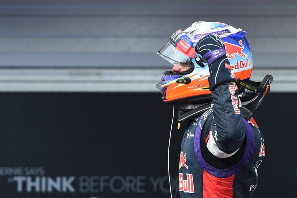 Daniel Ricciardo fagnar sigrinum í Búdapest.