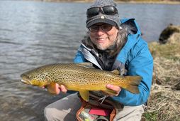 Þolinmæði er leynivopnið og finna rétta staðinn þar sem fiskur er að vaka. Hrafn með …