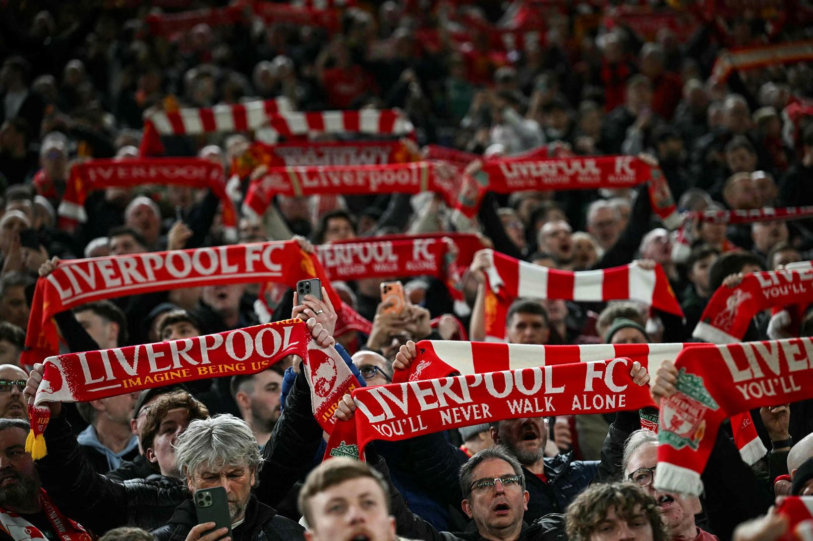 Mótmæla fyrir utan Anfield