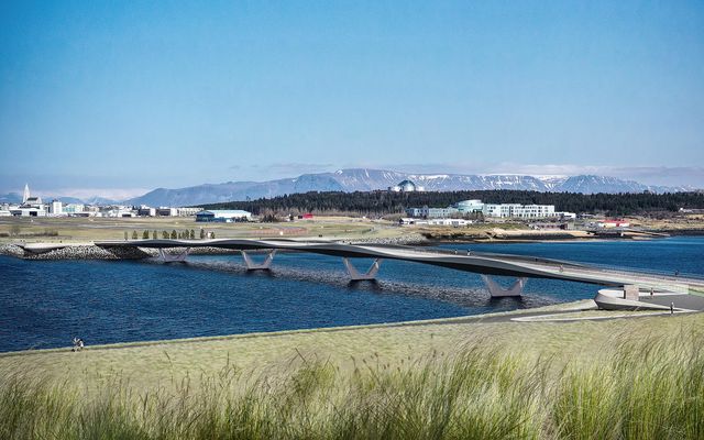 Framkvæmdir við landfyllingu fyrir Fossvogsbrú og þar með fyrstu framkvæmdir við borgarlínuverkefnið, hefjast í dag.