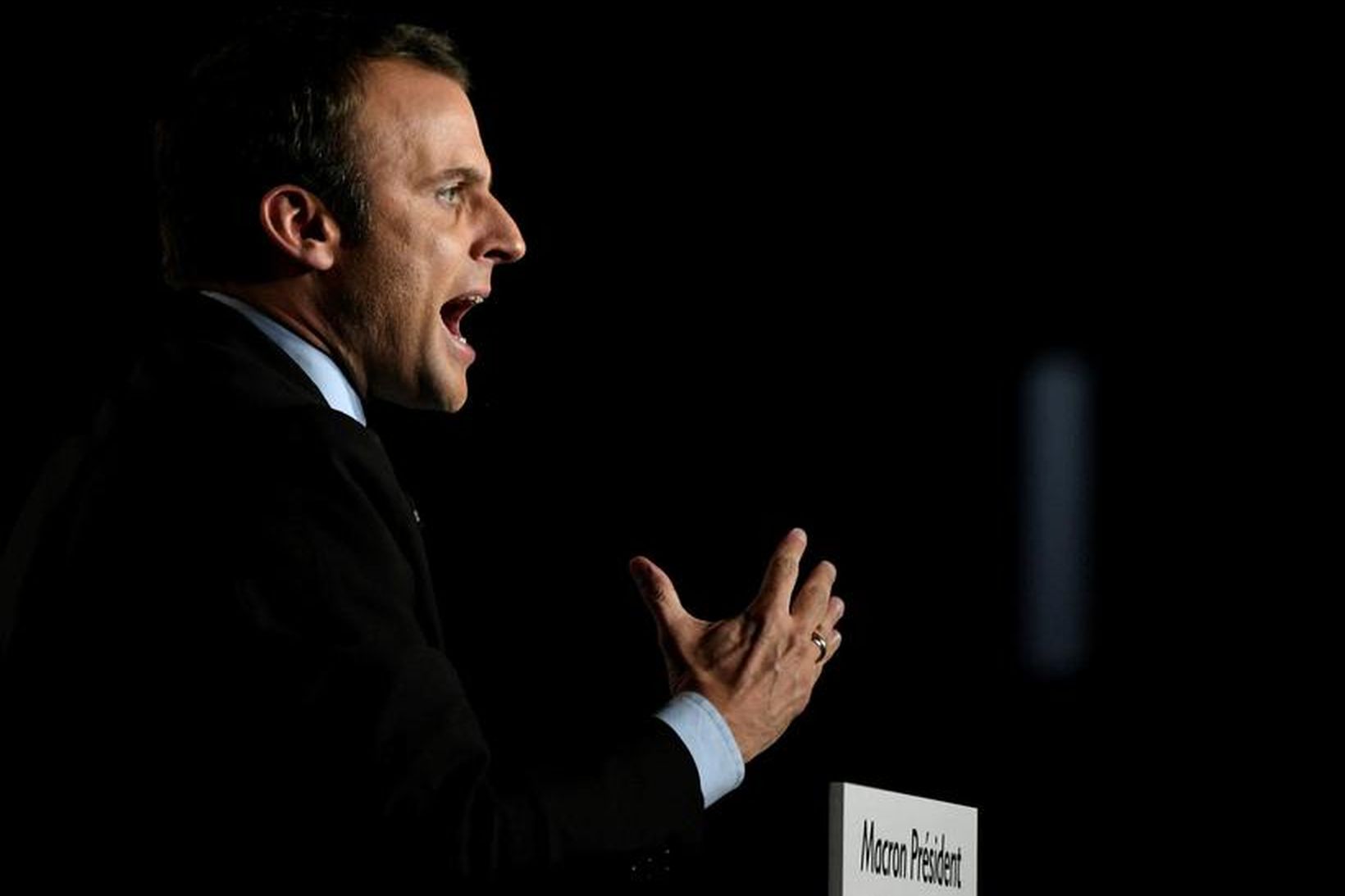 Emmanuel Macron má ekki tjá sig um gagnalekann. Lög í …