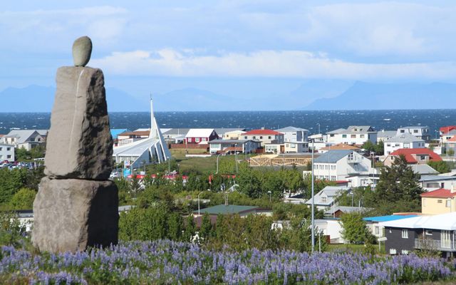 Reykjanesbær hefur tekið lán fyrir fleiri milljarða en stendur í skuldavanda gagnvart verktökum.